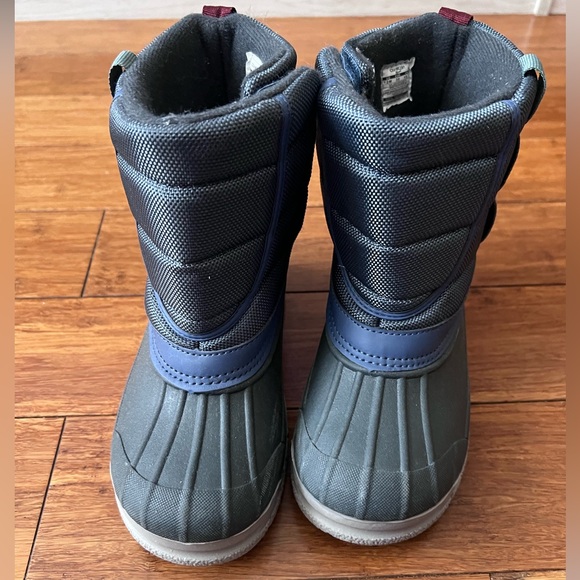 Toddlers snow boots in excellent condition. - Picture 1 of 4